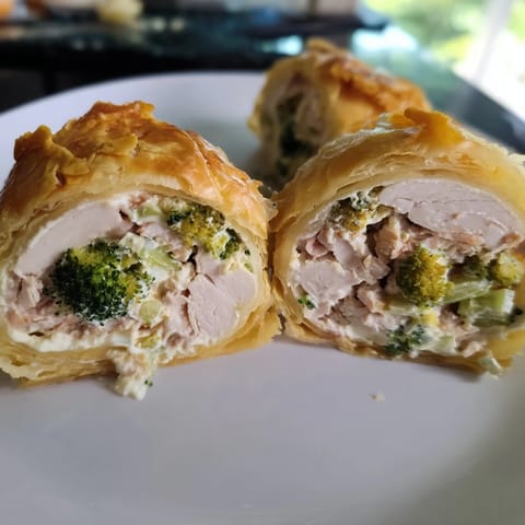 Creamy Chicken Broccoli Rolls